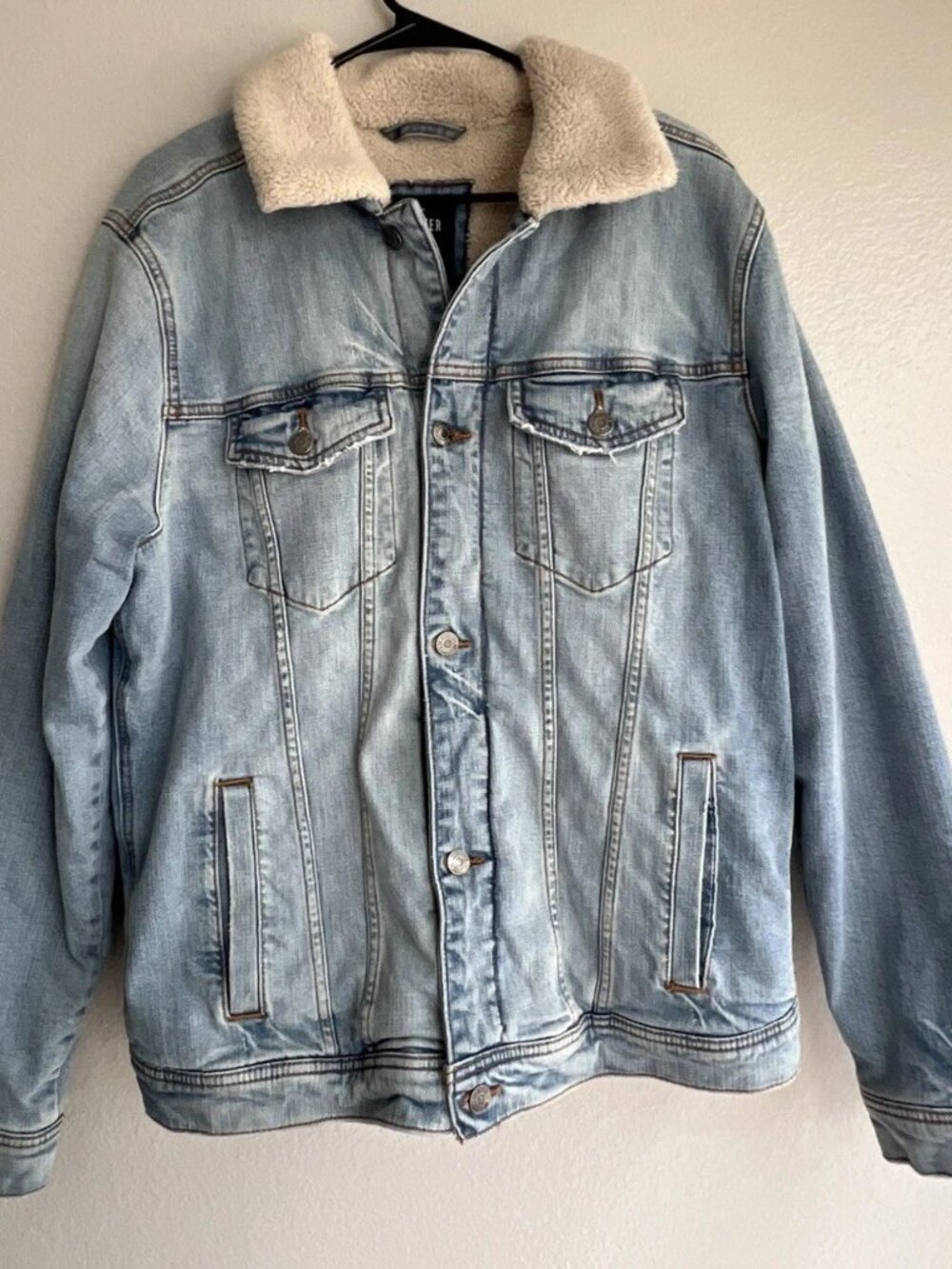 Hollister Epic Flex Sherpa-Lined Two toned  Denim Jean Jacket Size Large